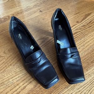Black dressy heeled loafers leather and manmade materials size 8 Mossimo
